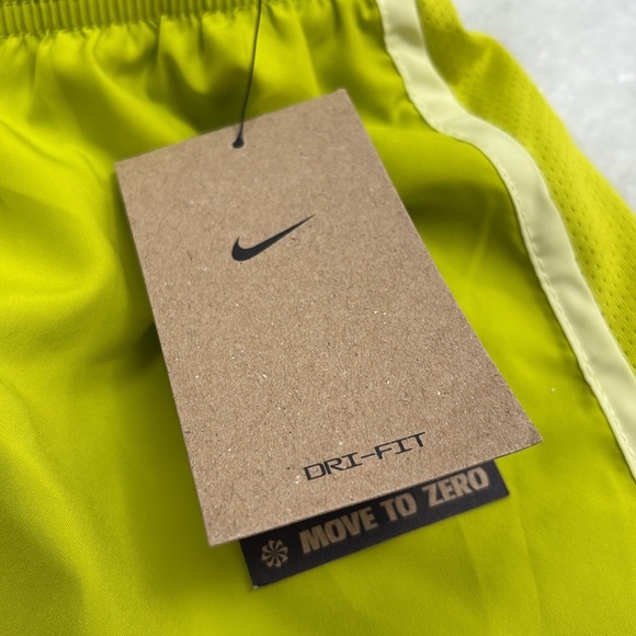 NWT Nike Women’s Dri Fit Running Shorts XS CHARTREUSE - Picture 3 of 6